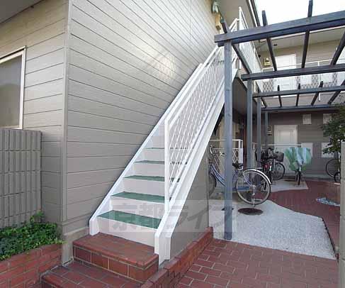 エントランス　白が映えますね・