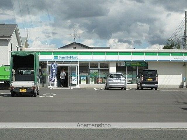 コンビニ　ファミリーマート（コンビニ）まで1438m