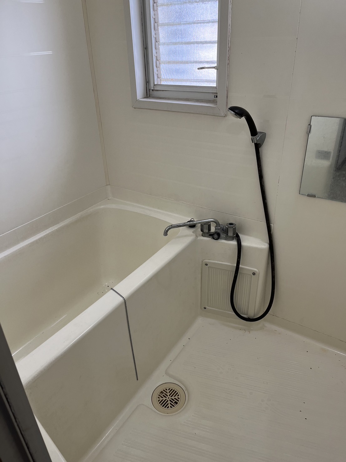 バス・シャワールーム　窓もあって明るいお風呂です。