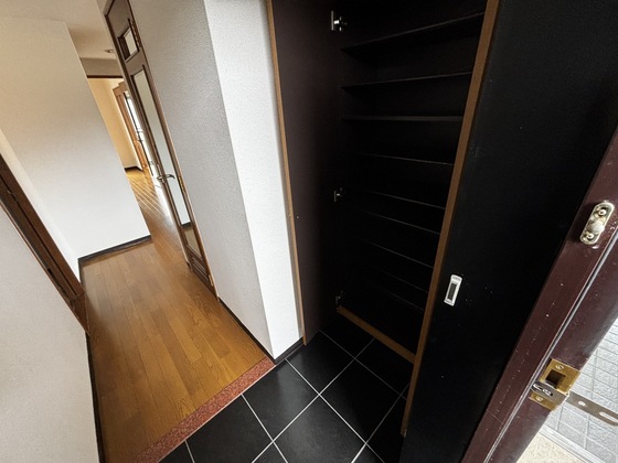 玄関　※別部屋の写真です