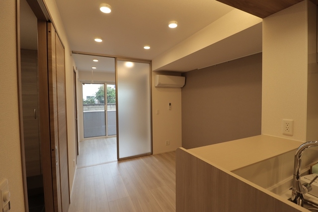 その他部屋・スペース　キッチン側から全体