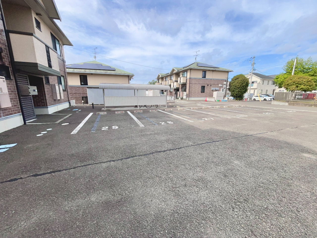 駐車場　駐車場部分・アスファルト舗装です♪