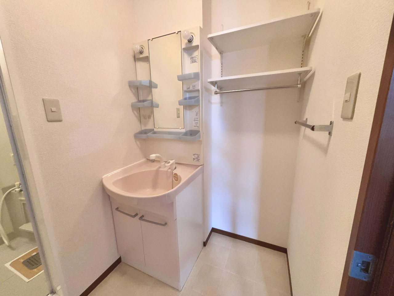 洗面設備　洗面部分・洗髪洗面化粧台＆室内洗濯機置き場あり♪同棟参考写真