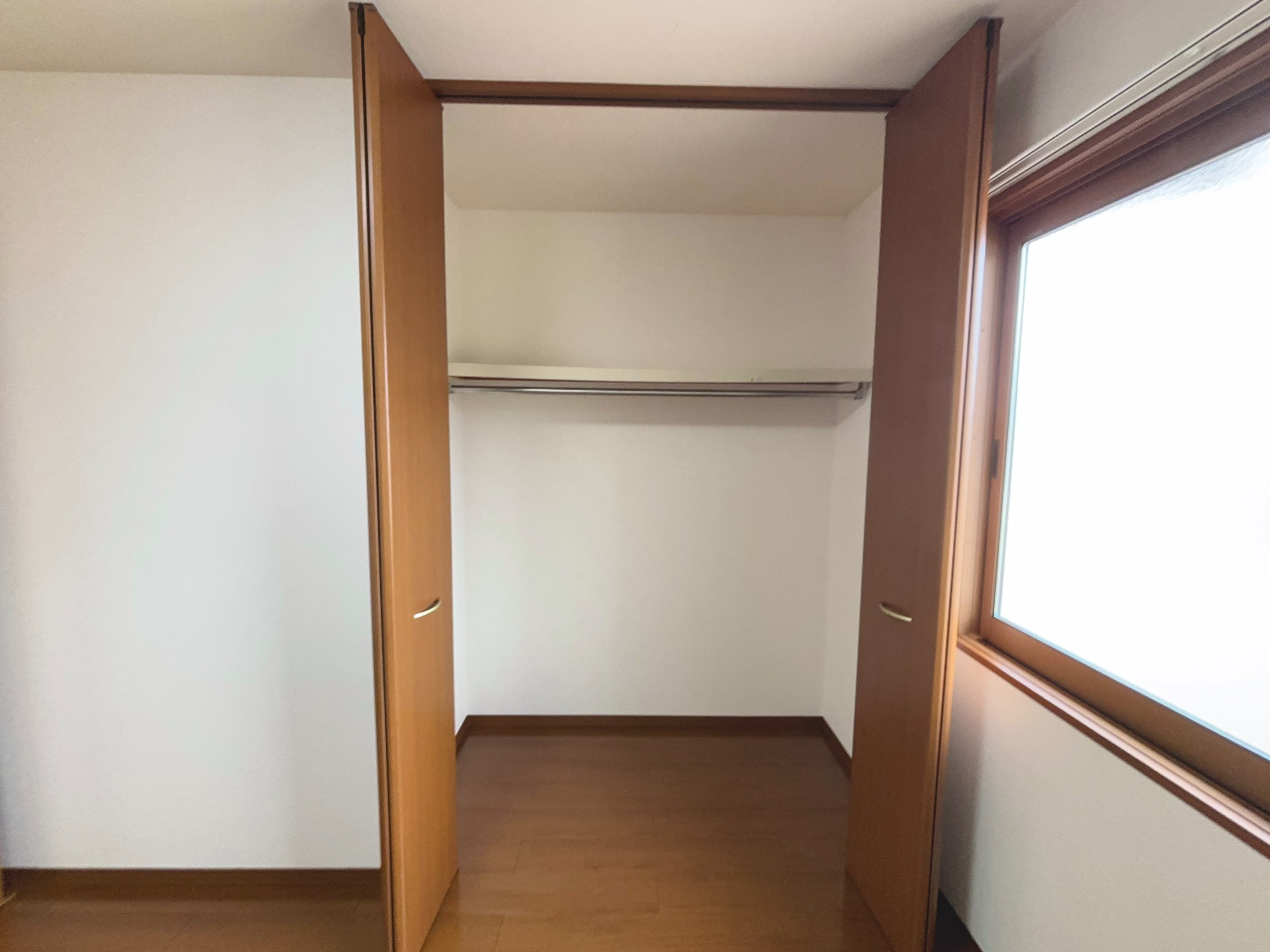 収納　収納部分・たっぷり使えるクローゼットです♪ 　同棟参考写真