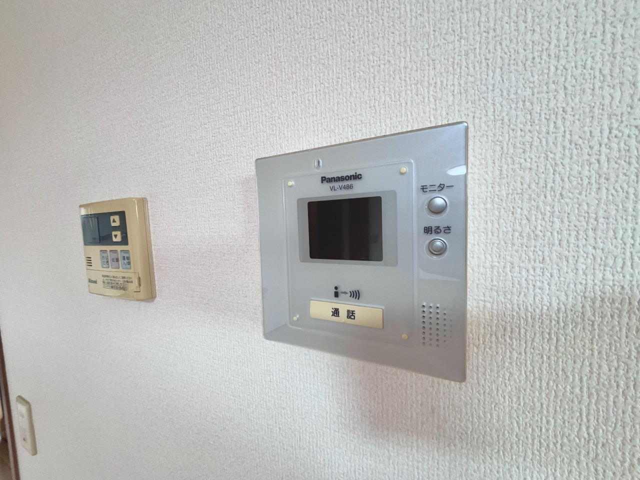 セキュリティ　TVモニター付きインターホン、追い焚き機能操作パネルです♪