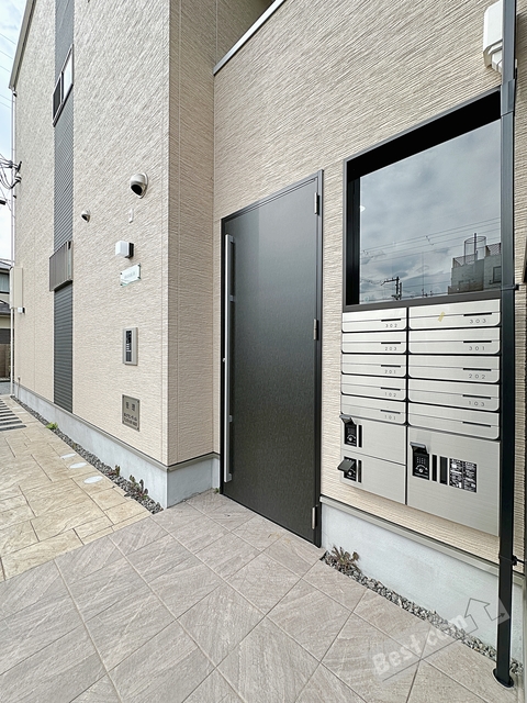 エントランス　オートロック付きで部外者シャットアウト♪