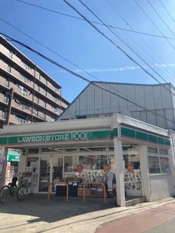 コンビニ　ローソンストア１００（コンビニ）まで298m