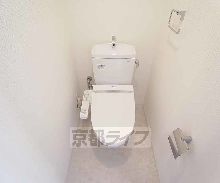 トイレ　ウォシュレット付きです。
