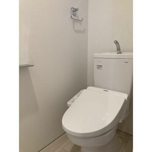 トイレ　写真と現況が異なる場合は現況を優先いたします。