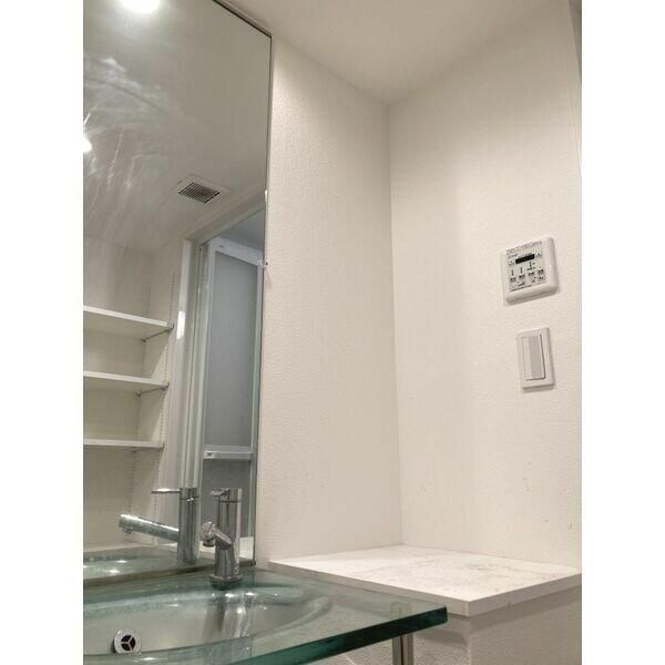 洗面設備　写真と現況が異なる場合は現況を優先いたします。