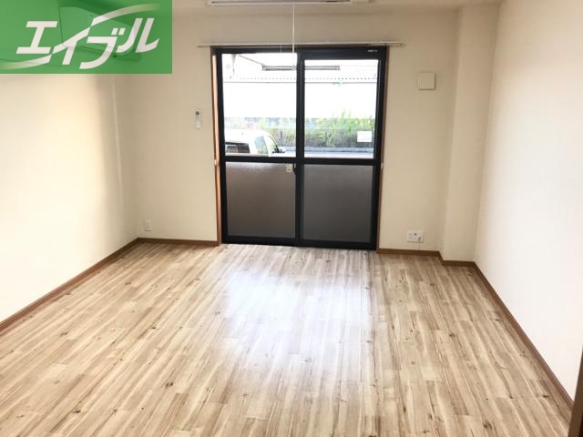 居室・リビング　室内