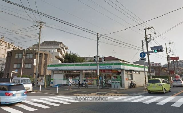 コンビニ　ファミリーマート（コンビニ）まで568m