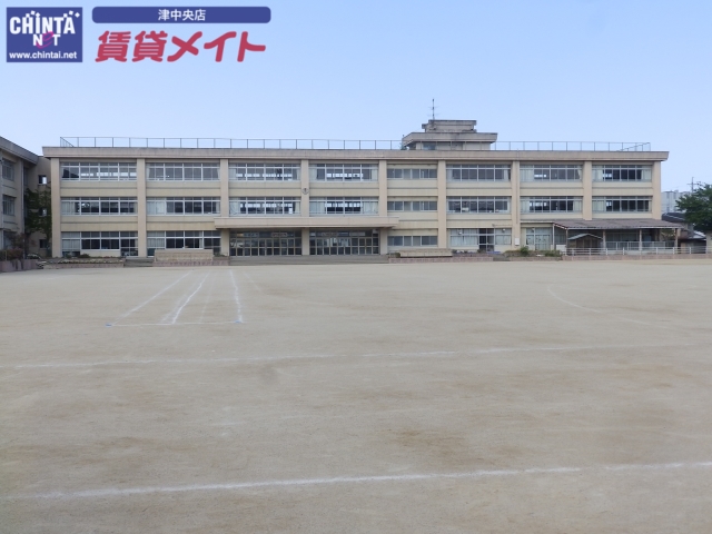 小学校　津市立養正小学校（小学校）まで864m