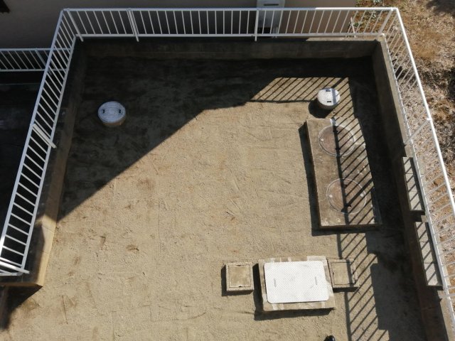 庭　砂を敷いて雑草が生えづらくしてあります