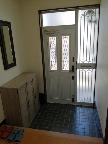 玄関　シューズボックス付きの明るい玄関