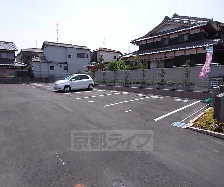 駐車場　駐車場１２台利用可能