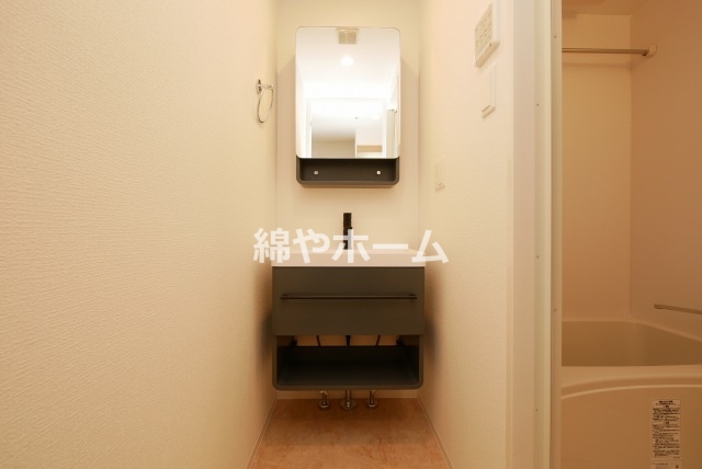 洗面設備　独立洗面台で身支度をすべて済ませてしまいましょう