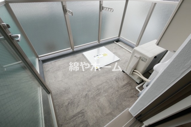 バルコニー　外からの目が気にならないバルコニーで洗濯物が干せます