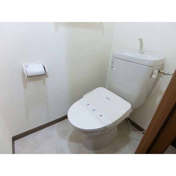 トイレ　☆温水洗浄便座完備☆