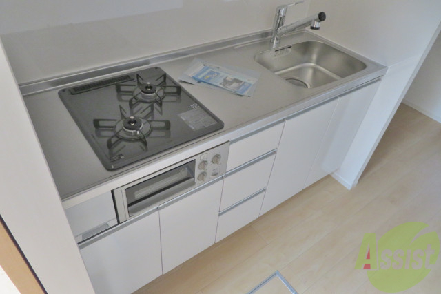 キッチン　キッチンは２口コンロのシステムキッチンです。