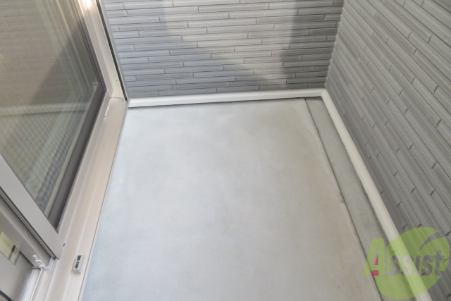 バルコニー　バルコニーは奥行きがあって広々と感じました。