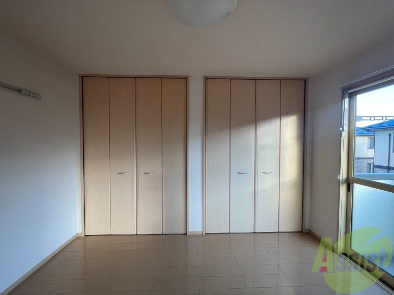 収納　洋室にある収納スペースは十分な広さがあると思います。