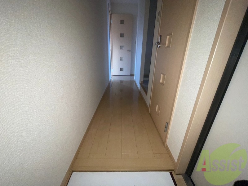 玄関　玄関から各居室へスムーズに行けそうですね。