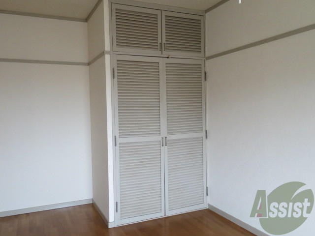 収納　クローゼットがありました。壁紙に合わせ白くなってます