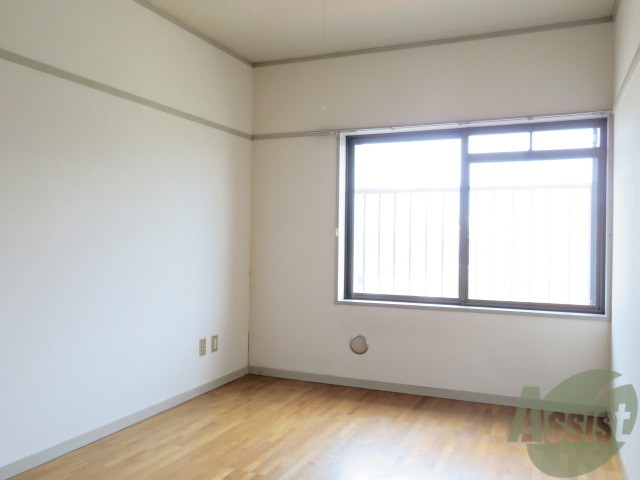 その他部屋・スペース　寝室になるでしょうか、こちら洋室部分は６．７帖です