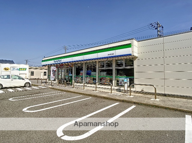 コンビニ　ファミリーマート金沢東力店（コンビニ）まで595m