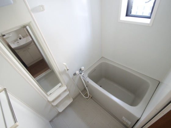 バス・シャワールーム　※別部屋の写真です