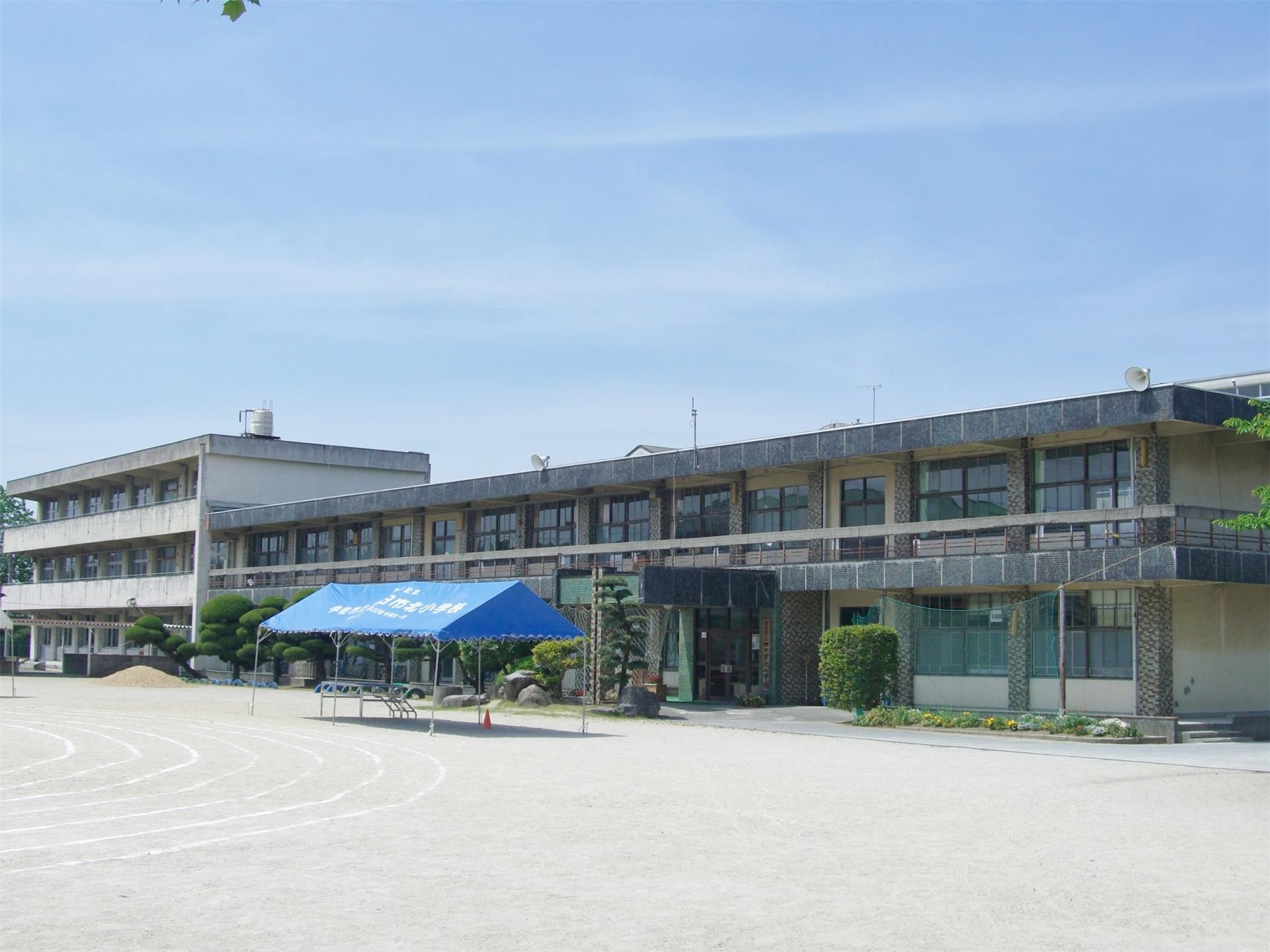 小学校　宇佐市立四日市北小学校（小学校）まで240m