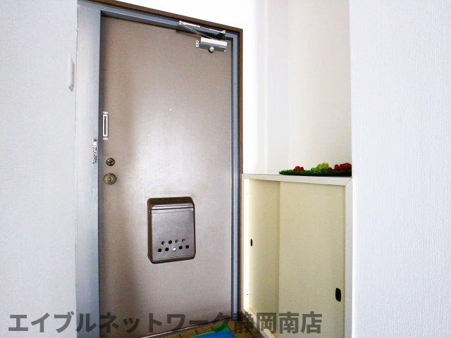 玄関　収納もある玄関です