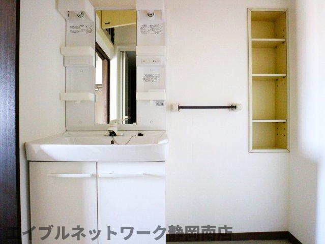 洗面設備　コンパクトで使いやすい洗面所