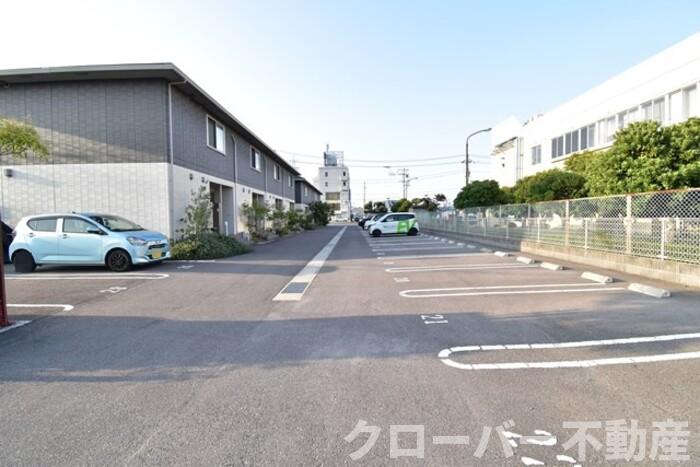 駐車場　駐車場