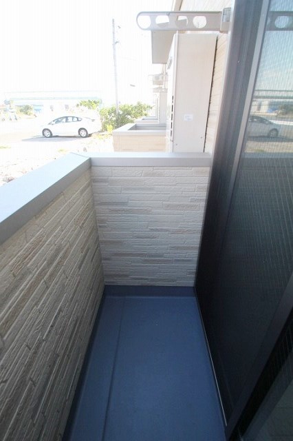 バルコニー　同物件別室