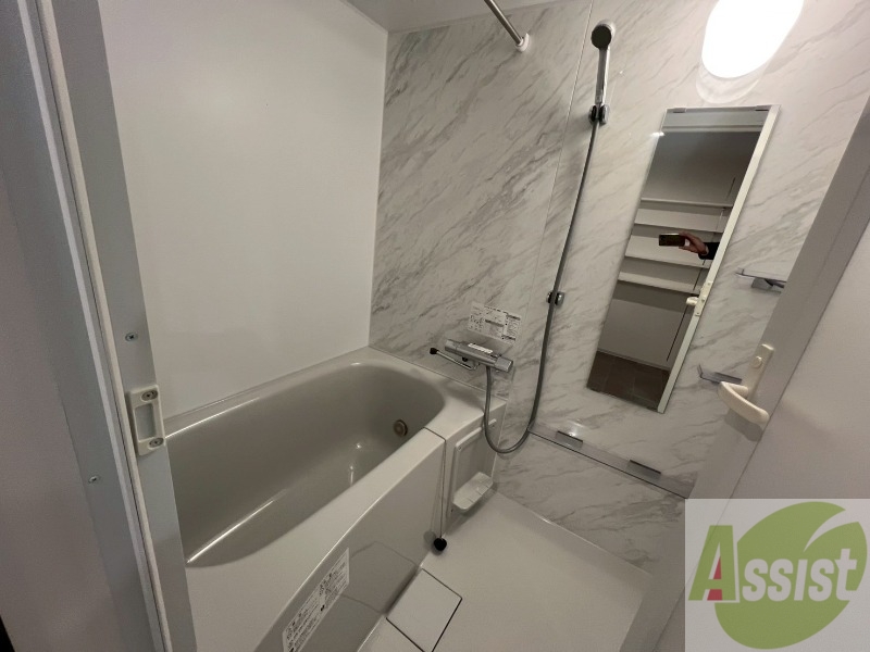 バス・シャワールーム　ユニットバスです。疲れを癒すのに欠かせませんね！