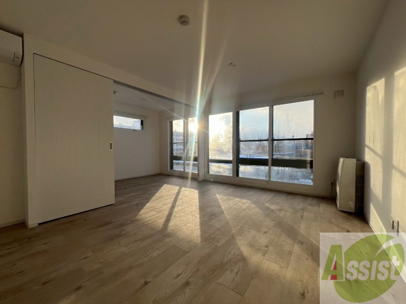 居室・リビング　広くてキレイなお部屋が広がっていて、充実した生活が送れそう。