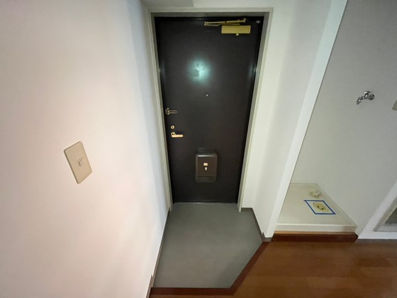 玄関　※別号室のお写真です。