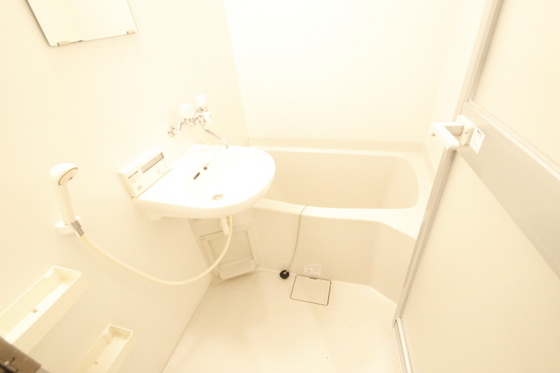 バス・シャワールーム　※別部屋の写真です