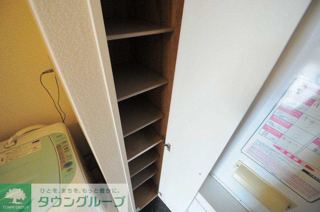 玄関　「同タイプの部屋の写真です」「現況優先」