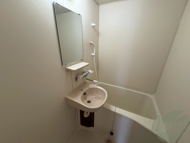 バス・シャワールーム　お風呂になります。一日の疲れを癒してくださいね。