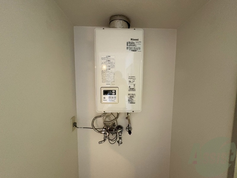 その他設備　給湯器です。操作しやすいパネルになってます。