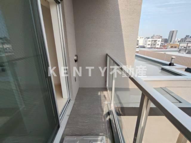 バルコニー　バルコニーからの眺めを楽しみながら食事をしませんか