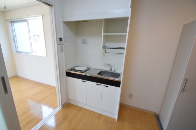 キッチン　コンパクトなキッチンですね。