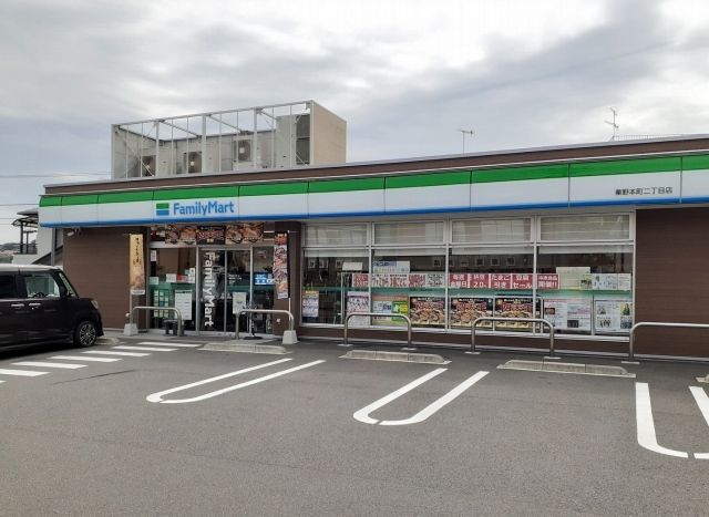 コンビニ　ファミリーマート（コンビニ）まで850m