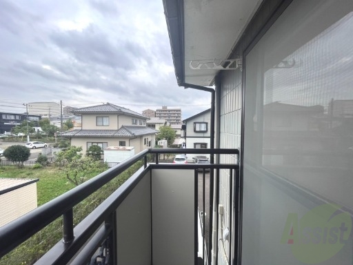 バルコニー　バルコニーが付いているので洗濯物も干せます！