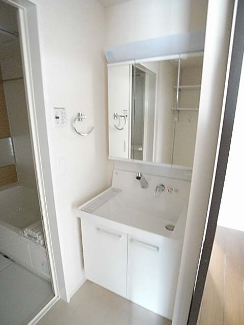 洗面設備　未完成の為、写真は同メーカー類似物件です。