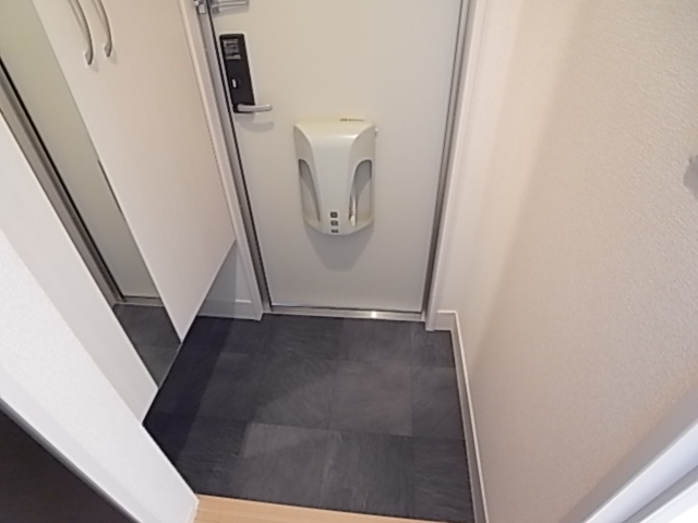 玄関　未完成の為、写真は同メーカー類似物件です。