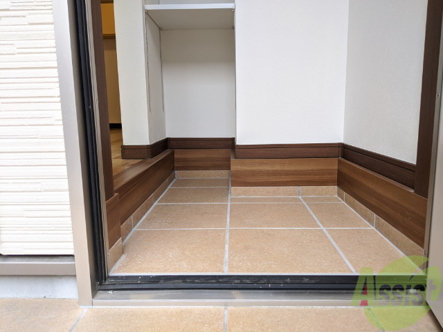 玄関　玄関タイルの色が温かみがあっていいですね。